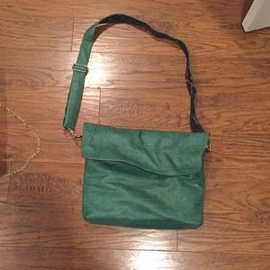 Shoulder bag. Fits MacBook.